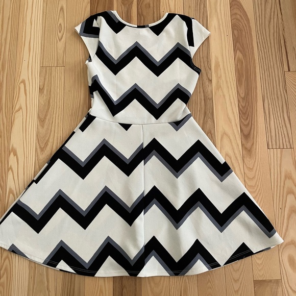 Chevron Print Dress - Picture 2 of 2